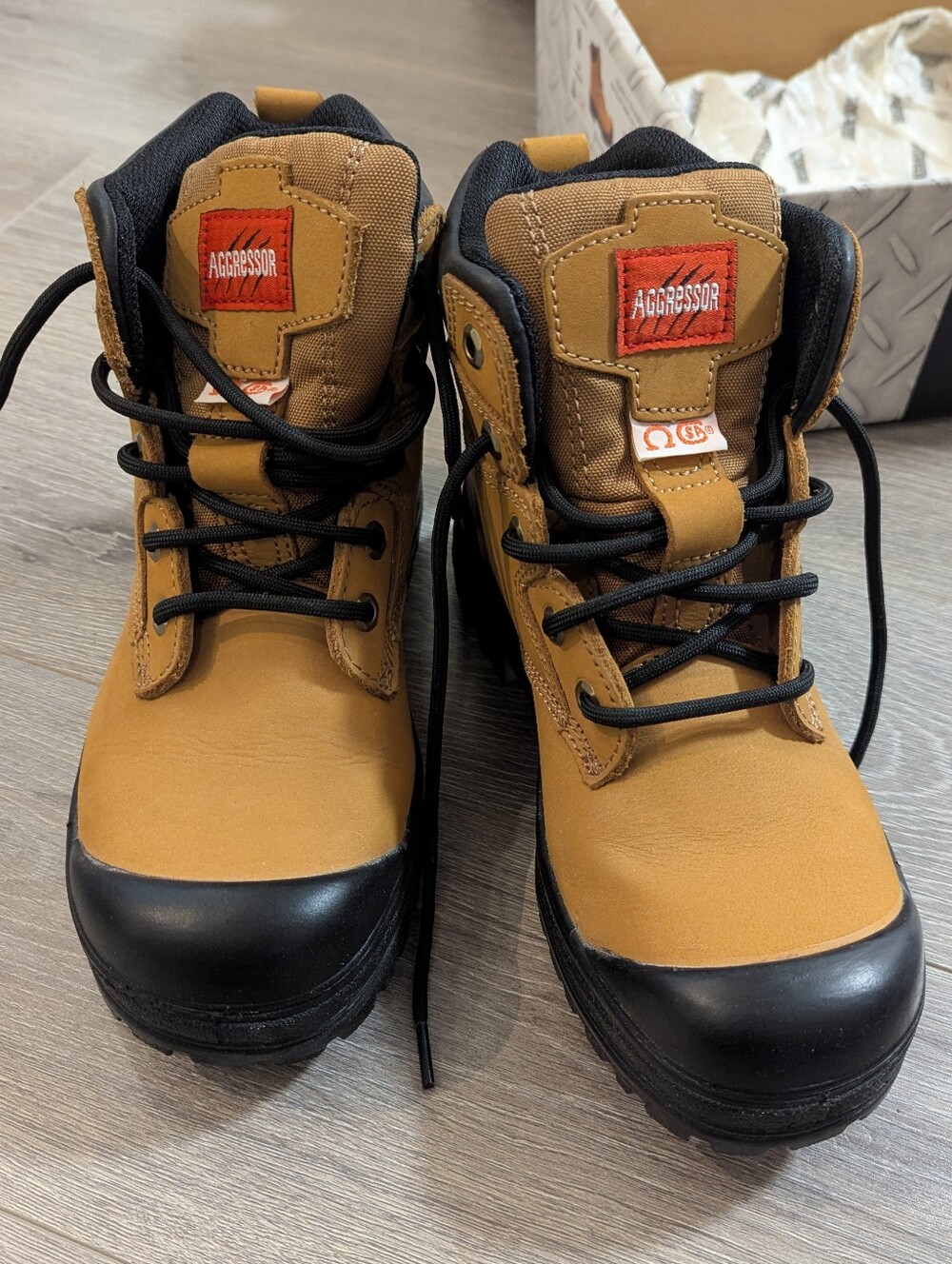 Women's Work Boots, Size 8, in Wheat Tan and Black